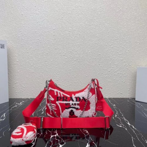 Чанта за рамо Prada Re-Edition 2006 с бродерия 1BH204 червена