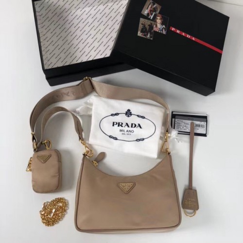 Чанта за през рамо от найлон Prada Re-Edition 1BH204 цвят кайсия