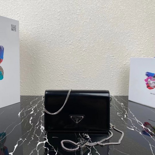 Чанта за рамо Prada Small от четкана кожа 1BH307 черна