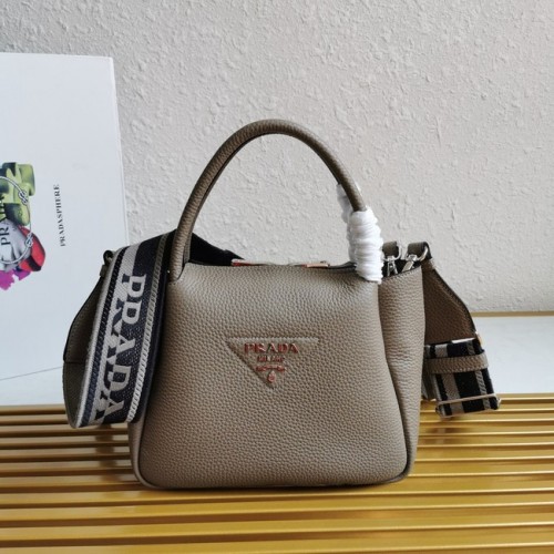 Кожена чанта Prada 1BC145 сива