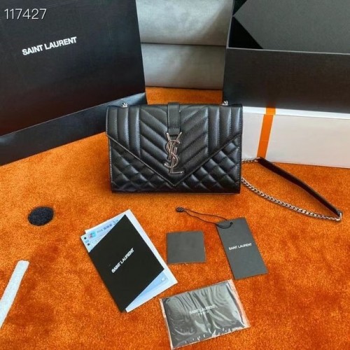 ПОРТФЕЙЛ С ВЕРИГА С МОНОГРАМ SAINT LAURENT ОТ РЕЛЕФНА КОЖА MATELASSE GRAIN DE POUDRE 526286 BLACK&SILOUIS VUITTONER