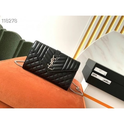 ПОРТФЕЙЛ С ВЕРИГА С МОНОГРАМ SAINT LAURENT ОТ РЕЛЕФНА КОЖА MATELASSE GRAIN DE POUDRE 620280 BLACK&SILOUIS VUITTONER