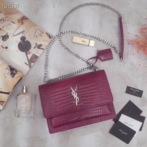 SAINT LAURENT Чанта за рамо от кожа с релефна крокодилска прическа Sunset 442906 розова