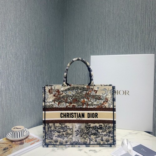 МАЛКА ЧАНТА ЗА КНИГИ DIOR С Бродирана M1296-1
