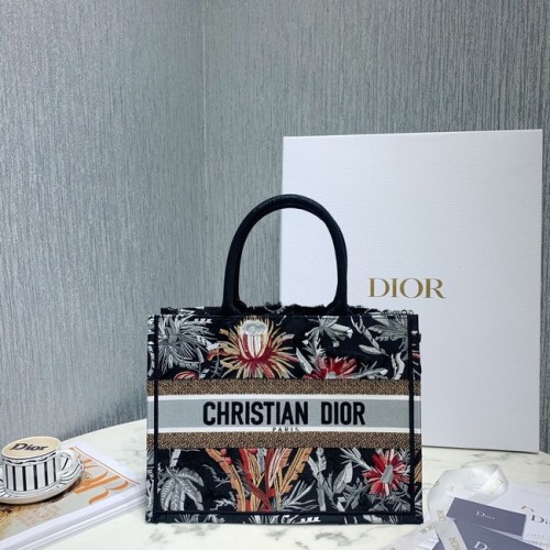 МАЛКА ЧАНТА ЗА КНИГИ DIOR С Бродирана M1296-6