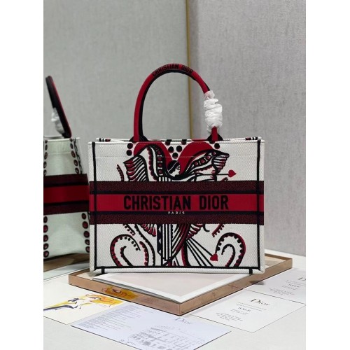 МАЛКА ЧАНТА DIOR С КНИГА, Бродирана C1287-21