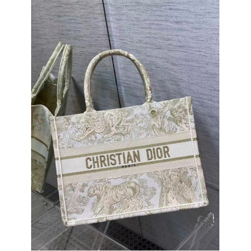 МАЛКА ЧАНТА ЗА КНИГИ DIOR с бродерия C1287-8 кремава