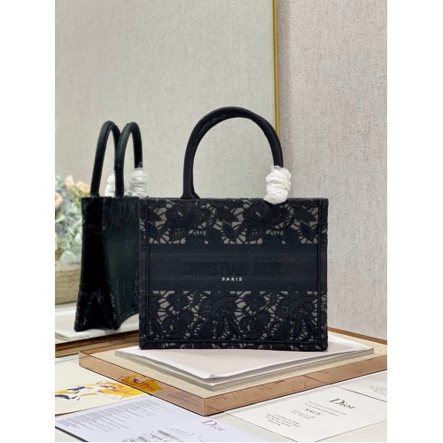 МАЛКА ЧАНТА DIOR BOOK TOTE с бродерия M1265ZRGO черна