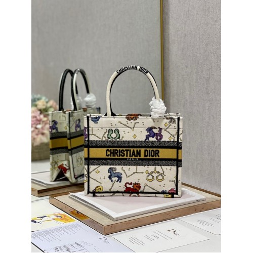 МАЛКА ЧАНТА ЗА КНИГИ DIOR Latte Multicolor Dior Pixel Zodiac Embroidery M1265ZRTY