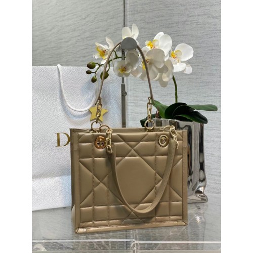 МАЛКА ЧАНТА DIOR ESSENTIAL TOTE, цвят лешник, Archicannage, телешка кожа, M87211, ЧЕРНА