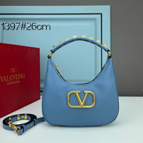 VALENTINO GARAVANI Чанта от телешка кожа с надпис STUD SIGN 1W2B0K69 в небесно синьо