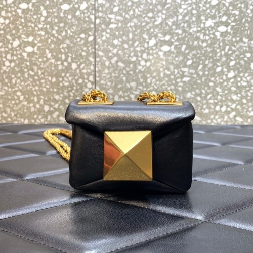 VALENTINO GARAVANI мини чанта през рамо от овча кожа с един цип XW0P0X98H черна