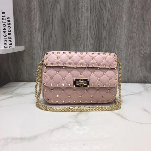 VALENTINO Rockstud малка ватирана кожена чанта за рамо 77562 розова