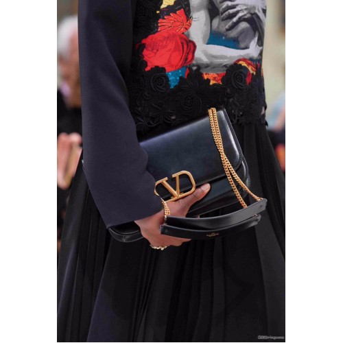 VALENTINO VLOCK Оригинална кожена чанта за рамо 2323 черна