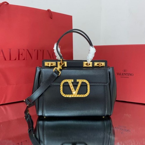 Чанта от телешка кожа VALENTINO V0754 ЧЕРНА