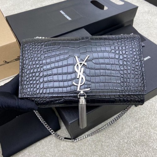 YSL KATE СРЕДНИ ЧАНТИ С ПИКСЮЛ ОТ БЛЕСТЯЩА КОЖА С РЕЛЕФ В КРОКОДИЛСКА ТЕКСТИЛ B377829 черни