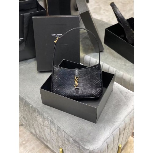 Чанта тип „хобо“ YSL LE 5 A 7 в матов цвят питон Y687228 черно