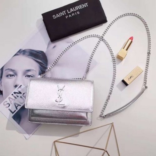 Чанта през рамо от телешка кожа Yves Saint Laurent 452157 сребриста