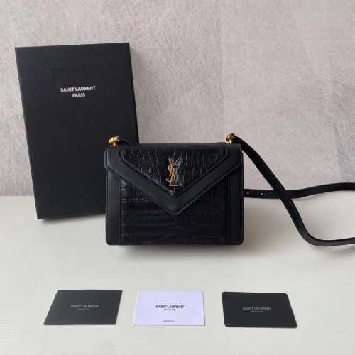 Yves Saint Laurent GABY MINI Чанта от лъскава кожа с релефен крокодилски принт Y568890 черна