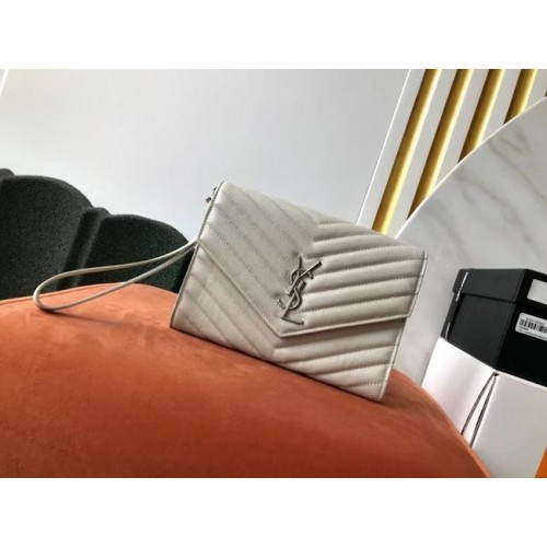 Чанта с монограм Yves Saint Laurent от ватирана релефна кожа с текстура на прах B617662 бяла