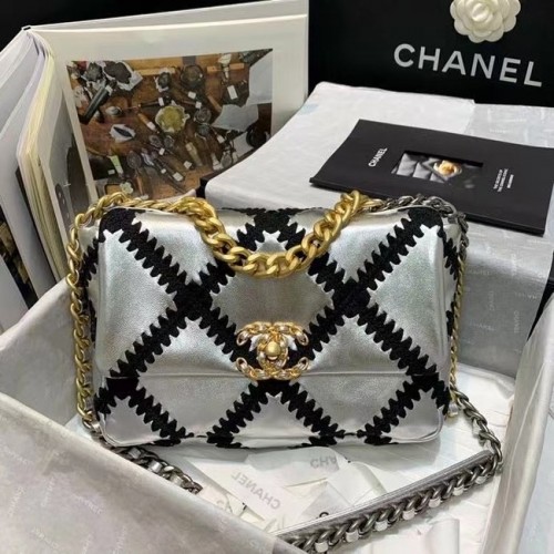 Чанта с капак Chanel 19 AS1160, сребристо-черна