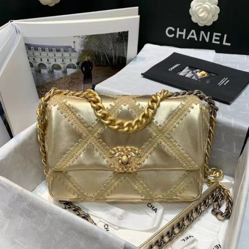 Чанта Chanel 19 с капак AS1160 златиста
