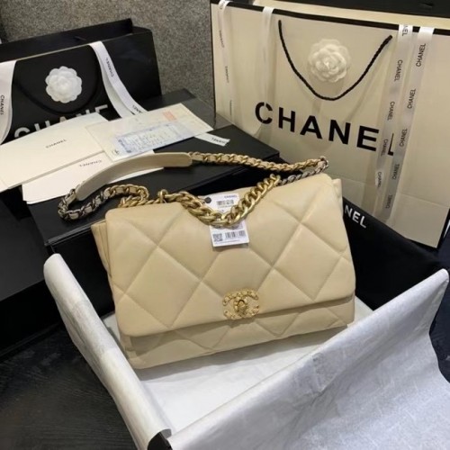 Голяма чанта с капак Chanel 19 AS1162 Светло кайсиев цвят
