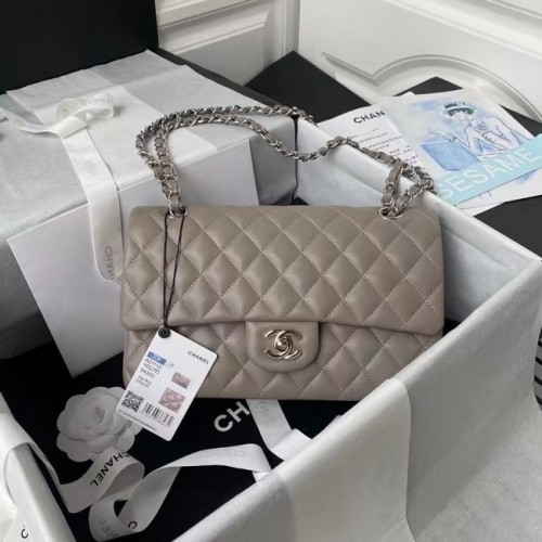 Класическа чанта Chanel от агнешка кожа, сребриста метална A01112, сива