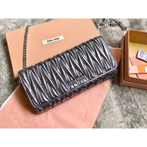 Кожена чанта Miu Miu Matelasse Nappa 5DH002 сива