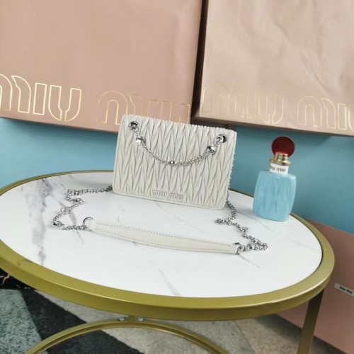 Чанта за рамо от кожа напа Miu Miu Matelasse 5AC065 бяла