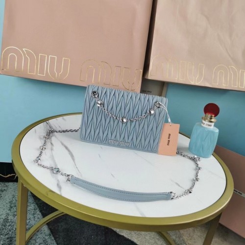 Чанта за рамо от кожа напа Miu Miu Matelasse 5AC065 светло синя