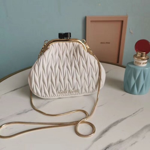 Чанта през рамо от кожа напа Miu Miu Matelasse 5BB016L бяла