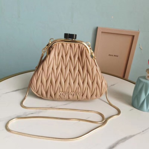 Чанта за рамо от кожа напа Miu Miu Matelasse 5BB016L светло розова