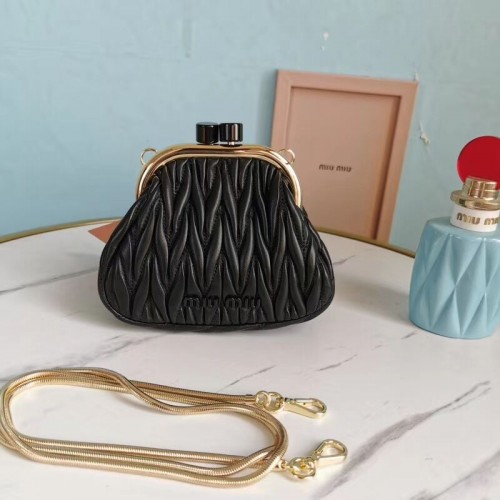 Мини чанта през рамо от кожа Nappa Matelasse 5BB017S черна