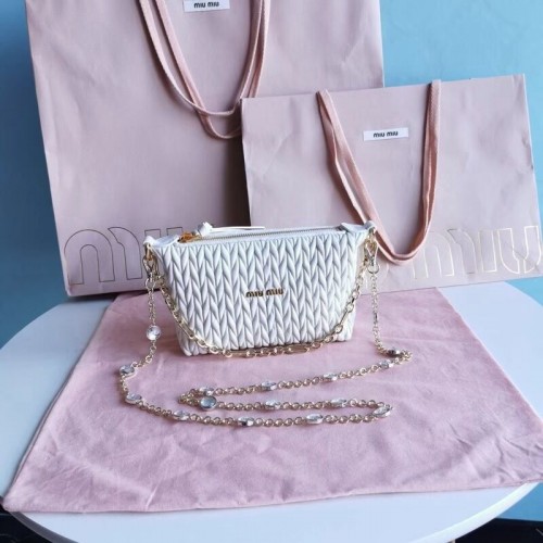 Мини чанта през рамо от кожа Nappa Matelasse 6BE641 бяла