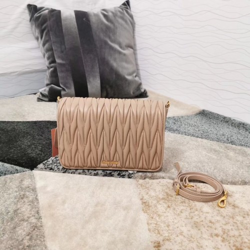 Чанта за рамо Miu Miu Matelasse от кожа Nappa 5BG163 Кайсия